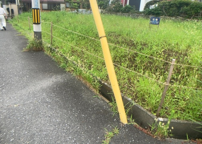 【外観】 | 土地購入を検討されている場合、境界杭がない状態で購入してしまうと境界確定測量をする必要があり、費用がかかります。購入の前に、売主、隣土地所有者立ち合いのもと境界を確定し境界杭を設置するのがベストです。