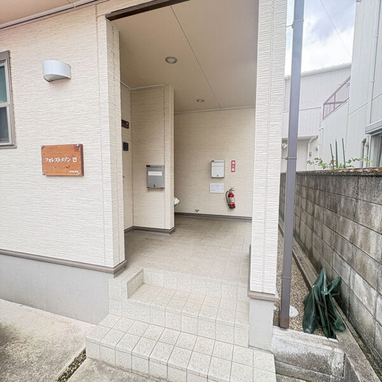 【エントランス】フォレストメゾン巴