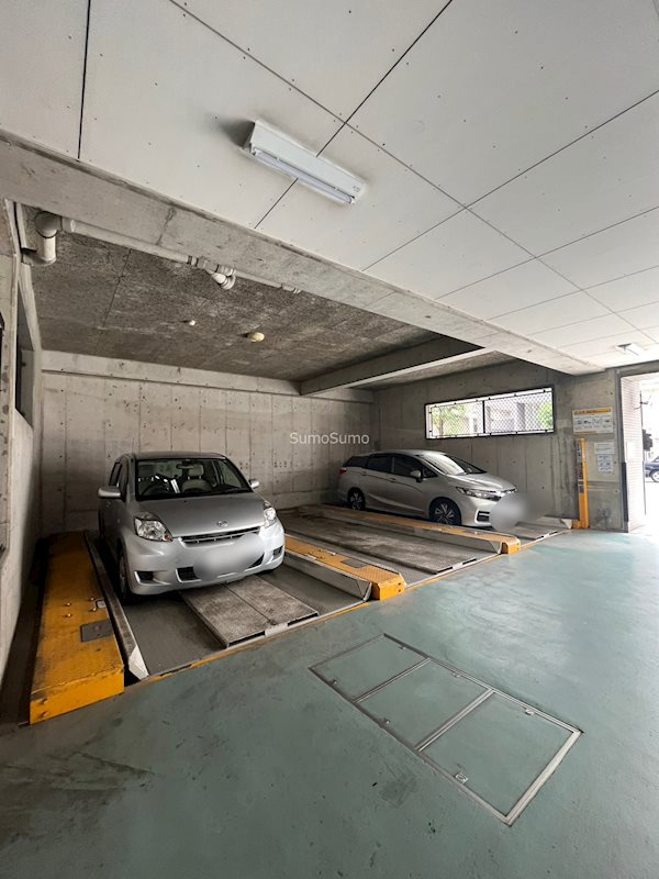 フォレステージュ南堀江の駐車場