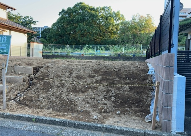 【外観】 | 土地の面積＝住宅面積ではありません。建ぺい率の問題などで、土地のある場所によって住宅を建てられる面積は限られています。高さもしかり、「土地」という言葉の中には、建築条件も含まれると考えておきましょう。