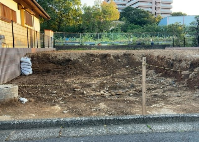 【外観】 | 物件の詳細については、現地を見てわかること以外に、役所や法務局などで調べないとわからないことがあります。そのため、現地に行く場合は、もしこの物件を買ったらどのような生活ができるかをイメージしましょう。