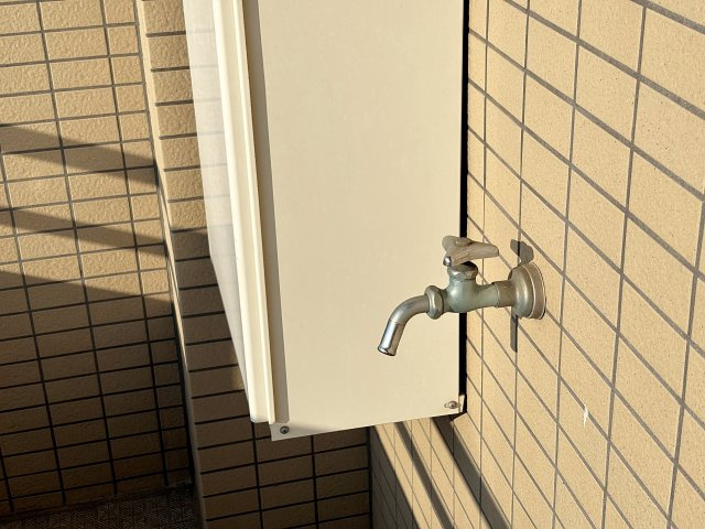 西側バルコニーに水栓あり