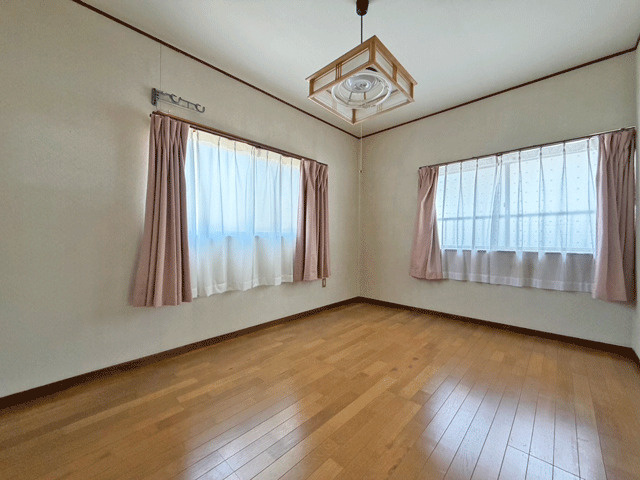 名取市上余田千刈田　中古戸建の洋室