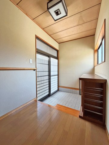 名取市上余田千刈田　中古戸建の玄関