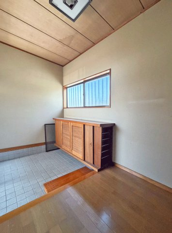 名取市上余田千刈田　中古戸建の玄関