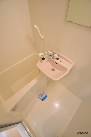 クラウンハイム相川フラワーコート　仲介手数料無料の浴室