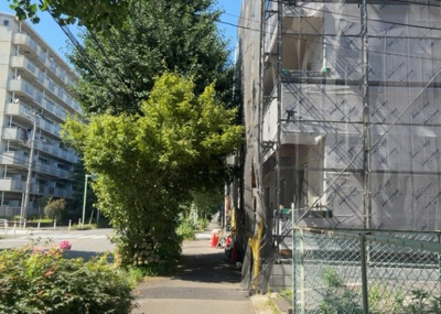 【外観】 | フルセイル南橋本 | 土地の前の道路に消火栓が設置されていることがあります。この場合、道路交通法第45条第1項により、駐車禁止の場所が指定されています。そのため、車庫などの駐車スペースをつくることができない場合があります。