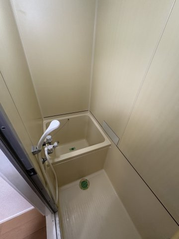 小金井市緑町１丁目のアパートの浴室