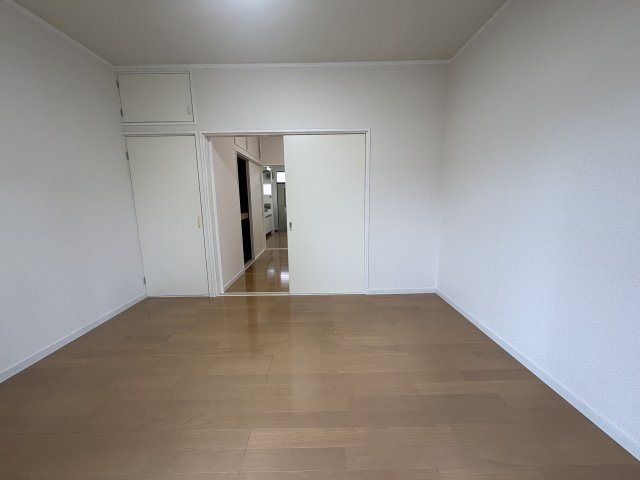 小金井市緑町１丁目のアパートの洋室