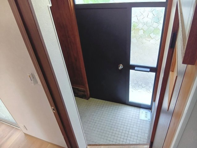 貸家(介良乙1922-9)中屋邸の玄関|収納もある玄関です