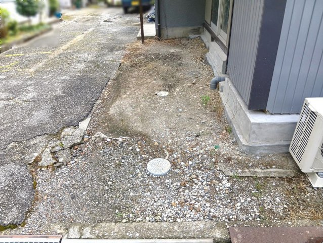 貸家(介良乙1922-9)中屋邸の駐車場|車をお持ちの方に嬉しい駐車場付きの物件です