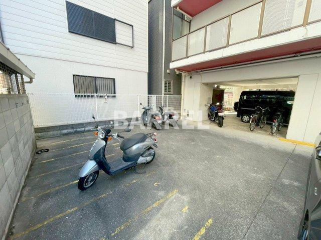 カンタル新大阪の駐車場