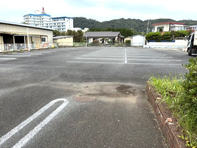南房総市白浜町白浜の売地の外観|向かって左側駐車場
