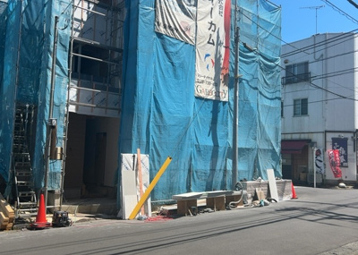 【外観】 | フルセイル橋本１５ | 土地を買う際、住む地域の自治体や福祉の補助制度にも注目してみましょう。子供や老人の医療補助やゴミ出しのルールなど、自治体によってルールに大きな違いがあるため、暮らしやすい土地で判断するとよいでしょう。
