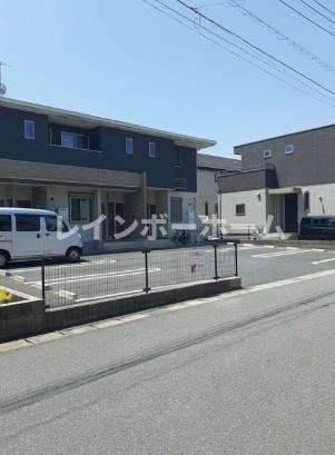 ヴァンベールの駐車場