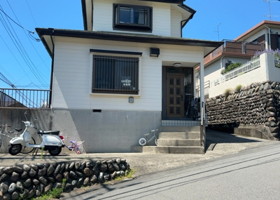 【外観】 | 玉川学園前賃家2世帯 | 土地探しをしていると都市計画区域という言葉を目にすると思います。法律によって、都道府県知事や国土交通大臣が指定するエリアのことを指しており、都市計画区域は市街化区域と市街化調整区域に分けられています。