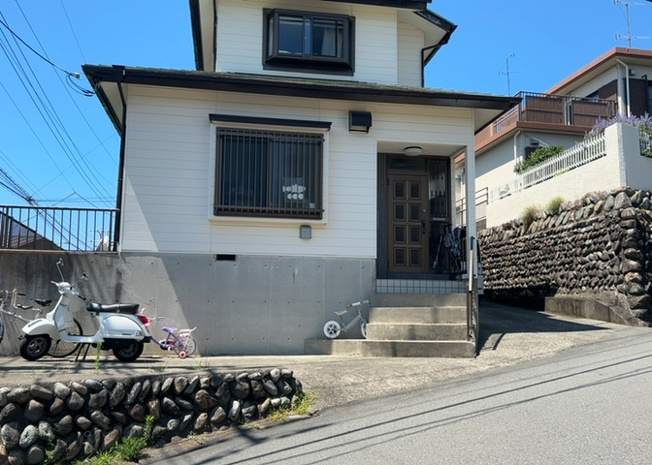 【外観】 | 玉川学園前賃家2世帯 | 土地探しをしていると都市計画区域という言葉を目にすると思います。法律によって、都道府県知事や国土交通大臣が指定するエリアのことを指しており、都市計画区域は市街化区域と市街化調整区域に分けられています。