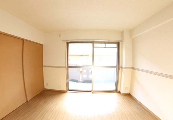 和泉市府中町２丁目の賃貸マンションの居間・リビング|こちらの居間で趣味の時間をお楽しみください