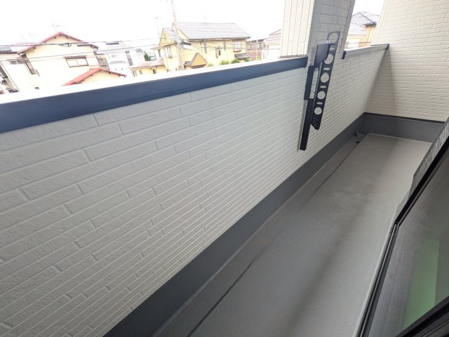 取手市新取手　2丁目　01期　新築戸建てのバルコニー|洗濯物も布団もまとめて干せるワイド設計。
広々としたワイドバルコニーで、家事の効率が上がり、日々の暮らしが快適になります。