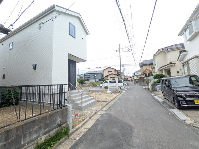 取手市新取手　2丁目　01期　新築戸建ての前面道路含む現地写真