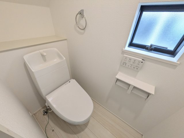 取手市新取手　2丁目　01期　新築戸建てのトイレ|温水洗浄便座付きです♪