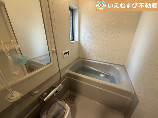 熊谷市見晴町　中古戸建の浴室|ナチュラルな色合いで落ち着いた空間
優しい色合いでくつろぎの浴室。ゆっくり過ごしながら疲れを取りましょう♪