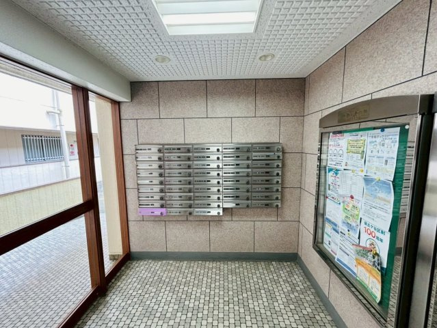 最上階・角部屋！これだけでまずイイでしょ？築年数を感じさせない仕様で生まれ変わった内装もナイスでしょ？シンプルだからこその良さが全開な【グリーンヒルズ横浜Ａ棟】リノベーションのその他共用部分