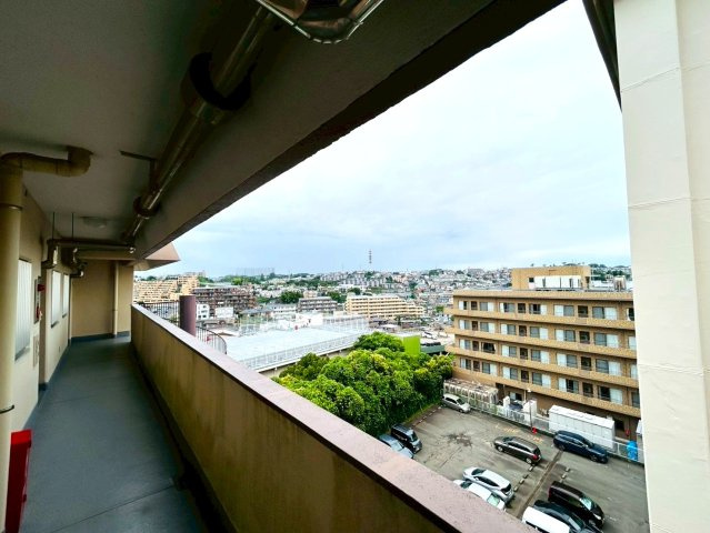 最上階・角部屋！これだけでまずイイでしょ？築年数を感じさせない仕様で生まれ変わった内装もナイスでしょ？シンプルだからこその良さが全開な【グリーンヒルズ横浜Ａ棟】リノベーションの展望