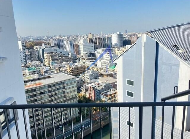 マンション雅叙苑1号棟のバルコニー|バルコニーです。