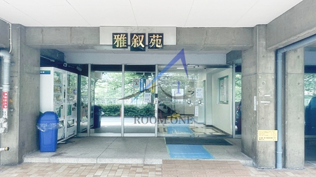 マンション雅叙苑1号棟のエントランス|エントランスです。