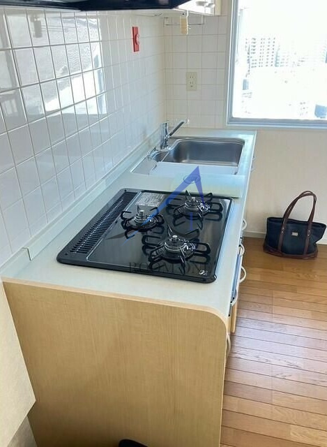 マンション雅叙苑1号棟の設備|３口コンロです。