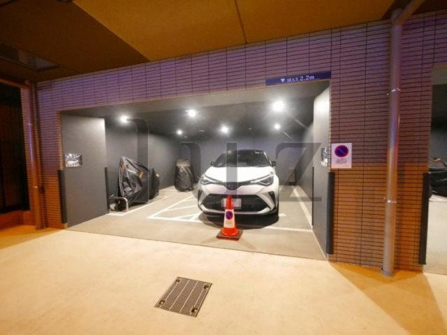 スパシエ東神奈川の駐車場