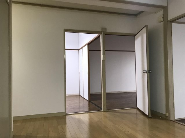 プランドール西小倉駅前の居間・リビング