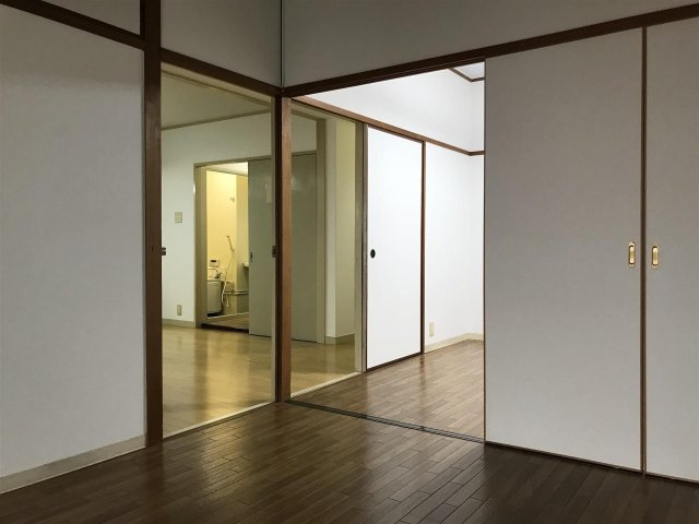 プランドール西小倉駅前の居間・リビング