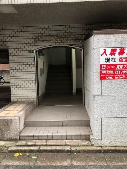 プランドール西小倉駅前のエントランス