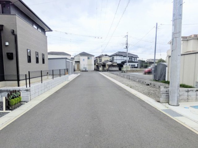【前面道路含む現地写真】 | 久喜市上内　カーポート付き　3LDK