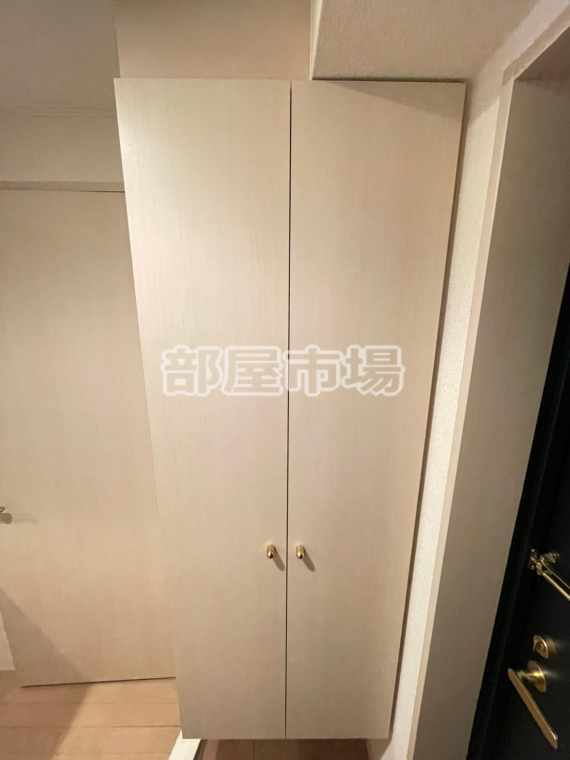 シャローグラスの玄関|シューズボックス