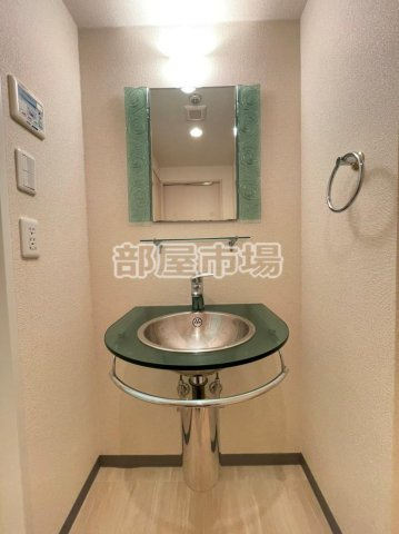 シャローグラスの洗面所
