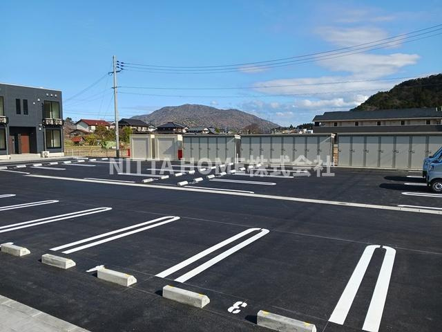 アンソレイエ高浜Ⅲの駐車場|敷地内に駐車場も完備しています！