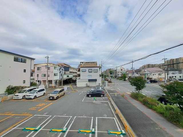 ルナ テラス 甲子園の駐車場
