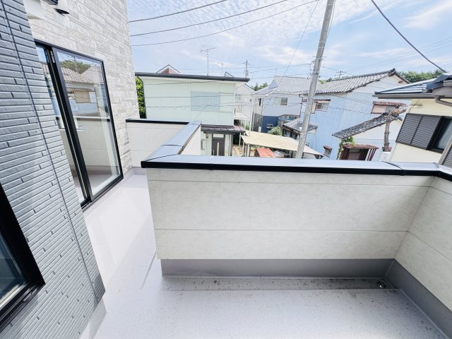 市川市柏井町１丁目新築戸建（柏井町２期）のバルコニー|寝室前L字型バルコニー