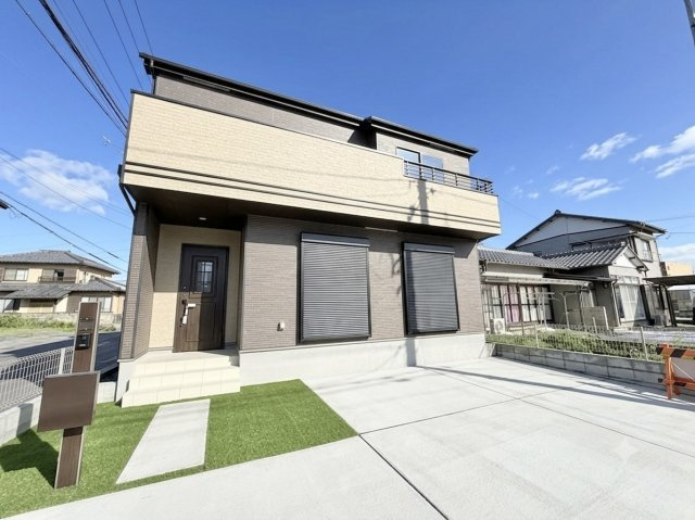 ハートフルタウン参野町の駐車場|お家の前には駐車スペースがあり、車種にもよりますが2台駐車可能となっております♪