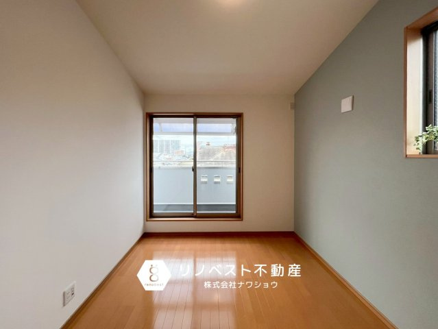東大阪市末広町の洋室|1階洋室は客間としておすすめ。
リビングに通さず対応できるから急な来客時も安心◎