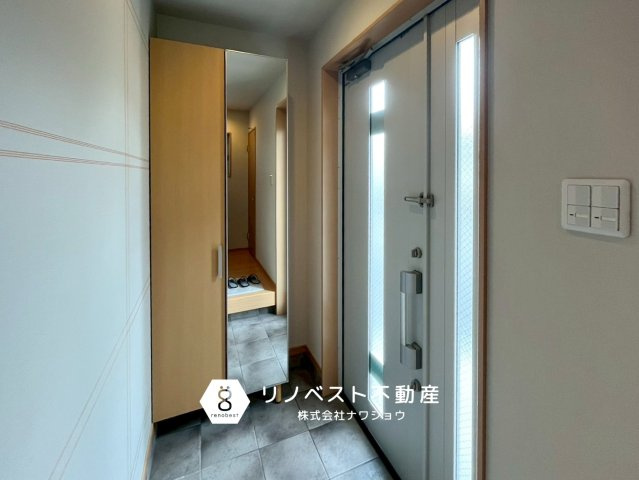 東大阪市末広町の玄関|全身ミラー付きシューズボックス完備◎