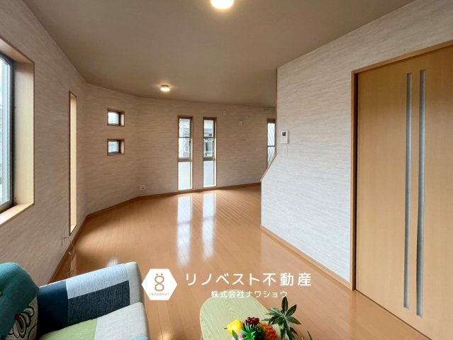 東大阪市末広町の居間・リビング|窓が多く開放感のあるLDKです！
