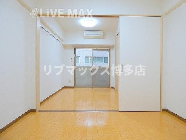 【居間・リビング】リファレンス博多駅前