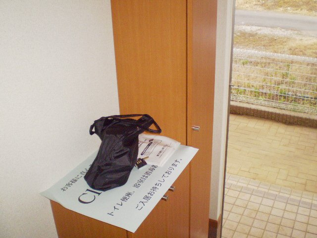 ルメール藤原Ⅰ・Ⅱ・Ⅲの玄関|玄関には下駄箱あります