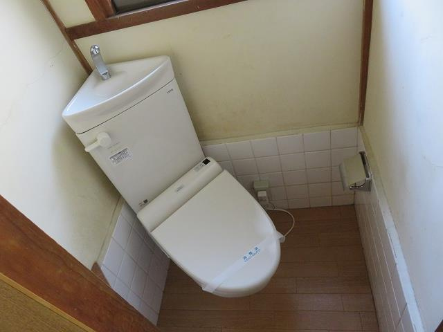 津島本町一戸建て　のトイレ