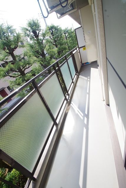 Ｌ－ｃｏｍｍｕ＋ＰＬＵＳ相模大野のバルコニー|他号室の写真です。