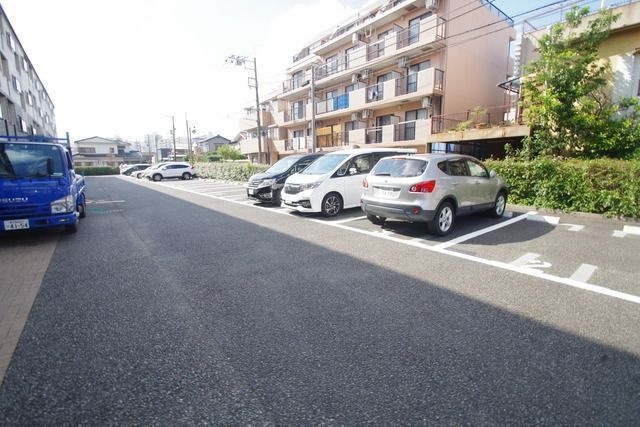 Ｌ－ｃｏｍｍｕ＋ＰＬＵＳ相模大野の駐車場|他号室の写真です。
